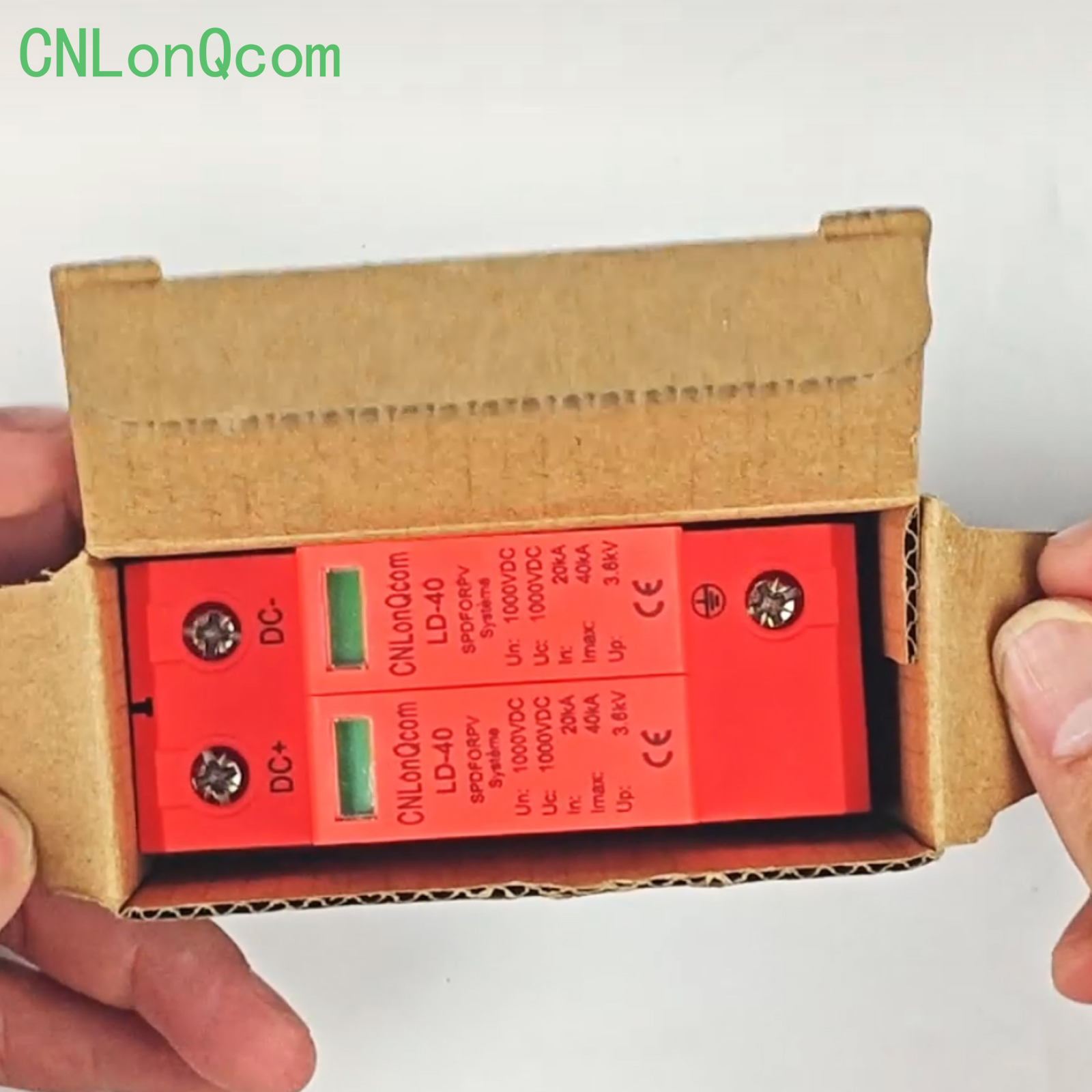 CNLonQcom ले LD-40 2P 1000V सौर्य DC सर्ज प्रोटेक्टर शोकेस गर्दछ